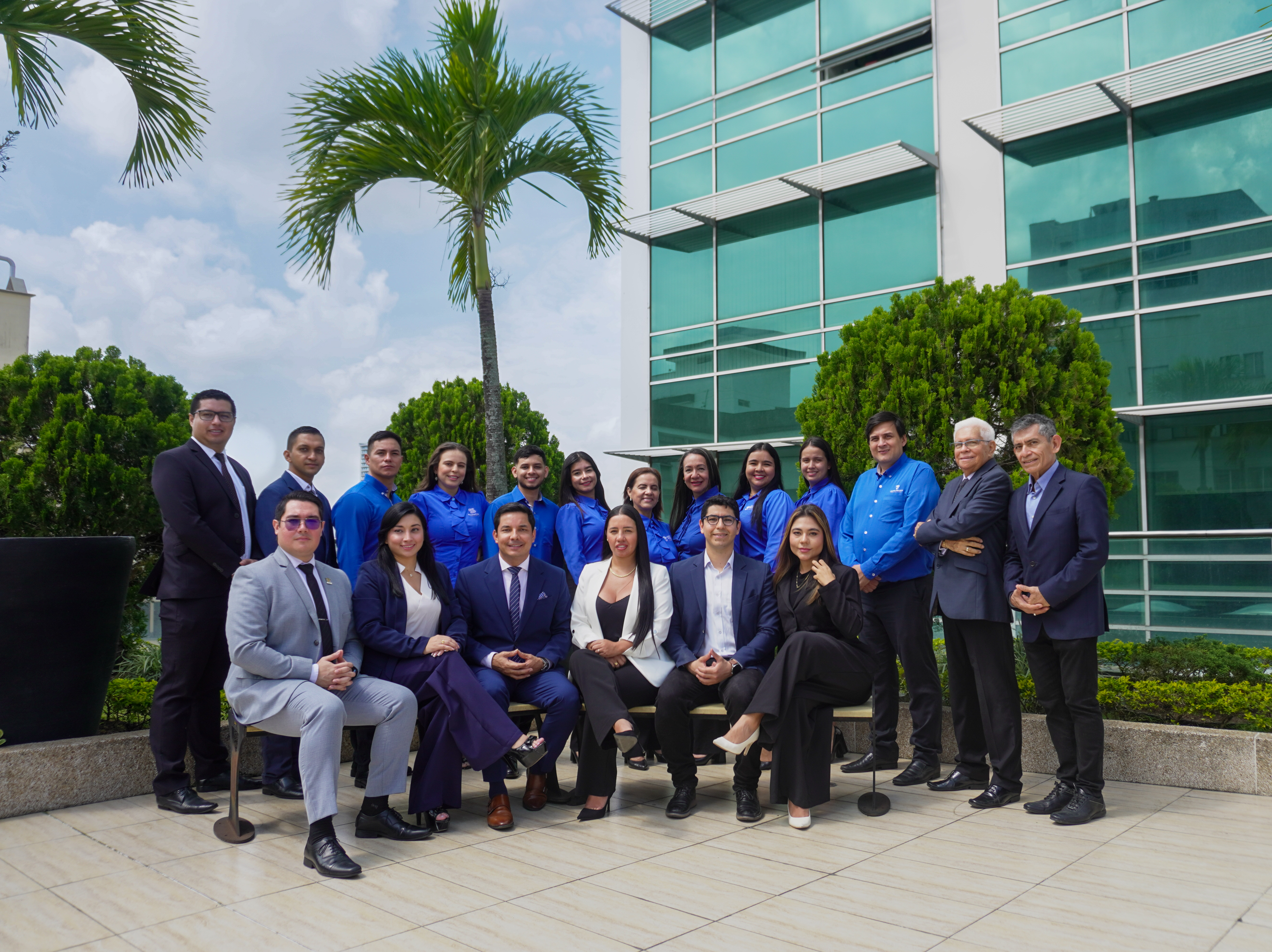 Equipo completo de abogados de Grupo Franco Abogados en Bucaramanga